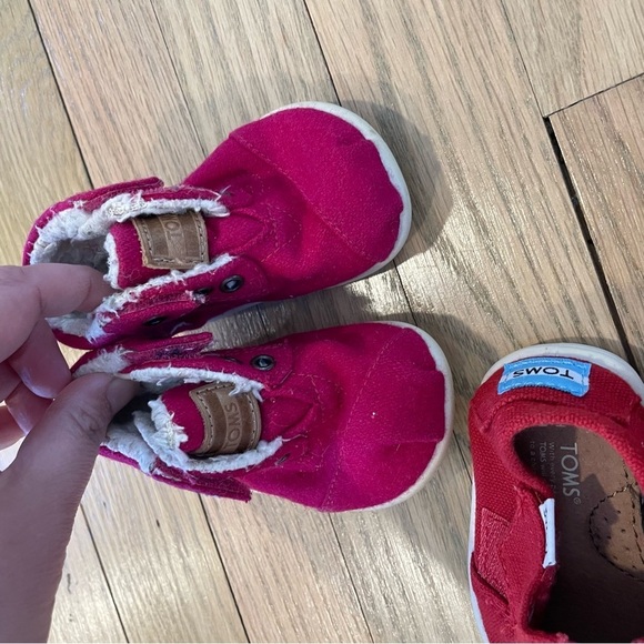 Toms 2 Pairs Baby Shoes- Botas Wool & Canvas - Picture 4 of 8